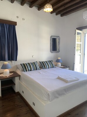 3 slaapkamers, een strijkplank/strijkijzer, reisbedje, gratis wifi