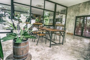 Café da manhã continental todos os dias (THB 150 por pessoa)