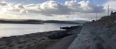Nær stranden