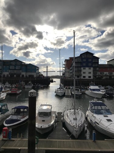 Stunning Ocean Views, Modern Decor, Sleep 6. WiFi