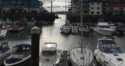 Stunning Ocean Views, Modern Decor, Sleep 6. WiFi