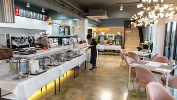 Bao gồm bữa sáng buffet hàng ngày