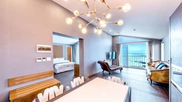 Suite | Living area | 55-inch flat-screen TV with cable channels, TV