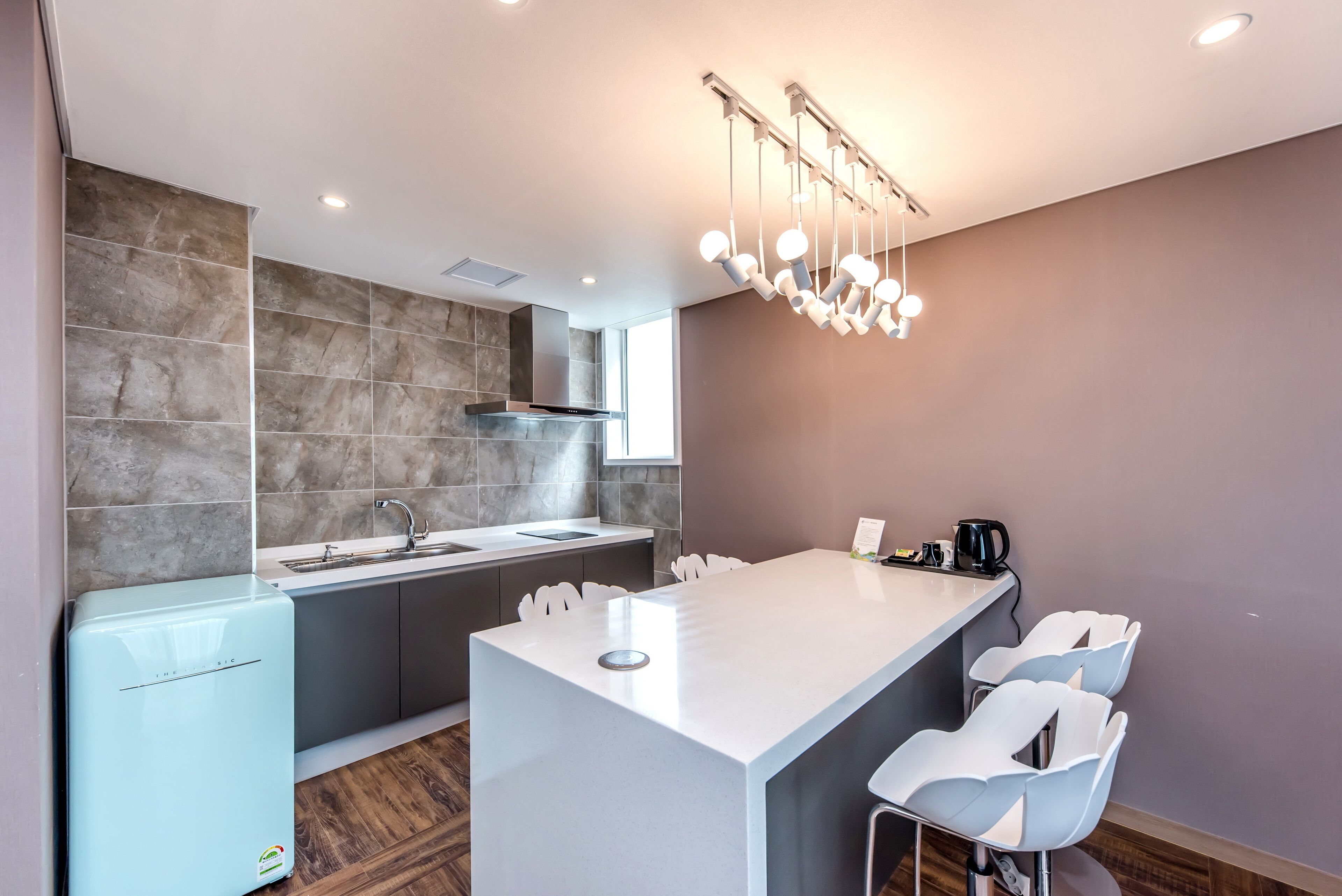 premium room, sea view, garden area | private kitchen | fridge, microwave, coffee/tea maker, electric kettle