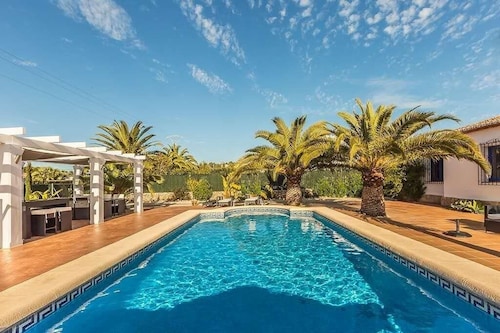 Fully Air Conditioned Villa With Heated Pool Set In Large Landscaped Gardens
