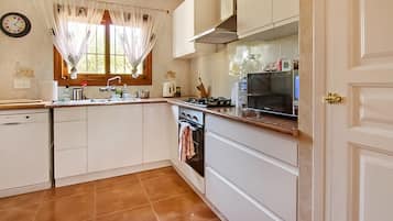 Frigorífic, microones, forn i placa de cuina