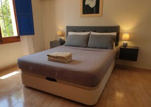 3 bedrooms, in-room safe, iron/ironing board, free WiFi