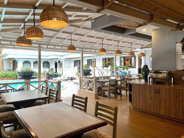 2 間餐廳,供應早餐、午餐和晚餐,印度料理