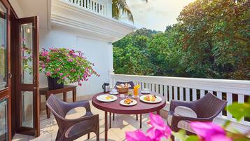 Terrace Suite, 1 King Bed, Corner | Terrace/patio