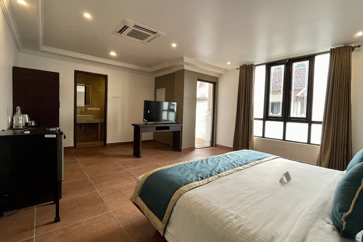 Standardzimmer, 1 King-Bett, Balkon, Annex | 1 Schlafzimmer, Pillowtop-Betten, laptopgeeigneter Arbeitsplatz