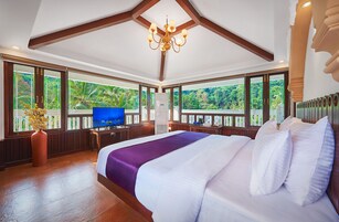 Luxury Rooftop, 1 King Bed, Jetted Tub | 1 bedroom, pillowtop beds, laptop workspace, blackout drapes