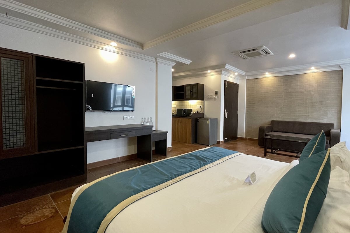 Comfort-Studio, 1 King-Bett und Schlafsofa, Kochnische, Annex | 1 Schlafzimmer, Pillowtop-Betten, laptopgeeigneter Arbeitsplatz