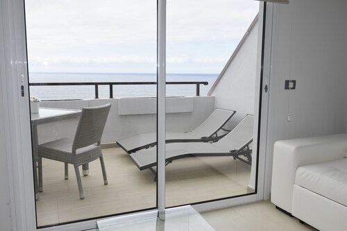 Kattohuoneisto Bajamarissa