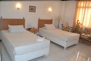 Standard Room | 1 bedroom, premium bedding, desk, iron/ironing board