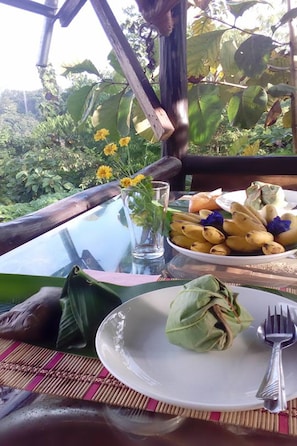 Desayuno de cocina local todos los días (con cargo)