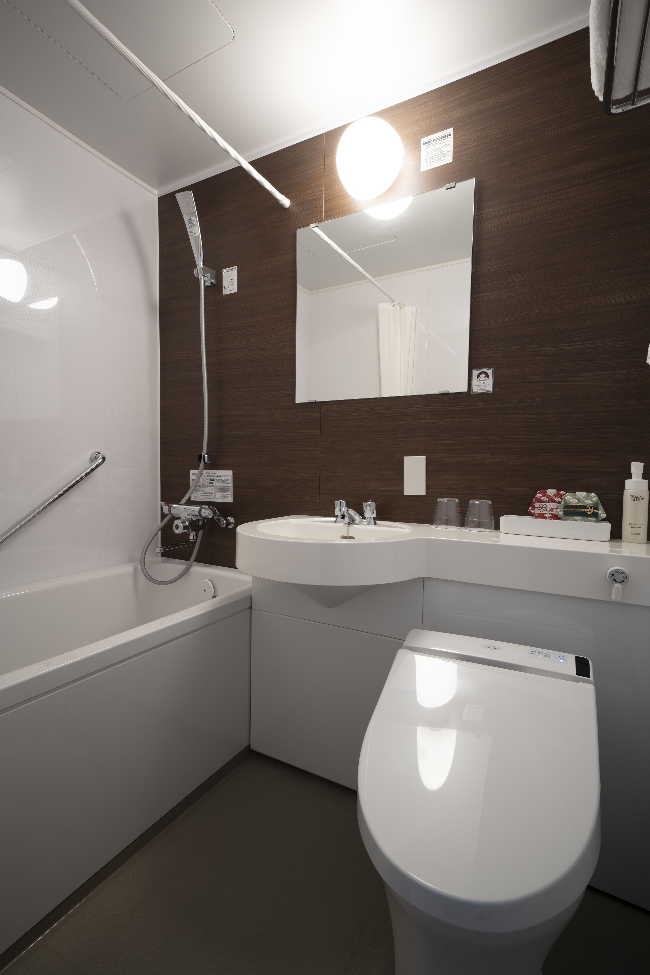 standard twin room, women only | bathroom | combined shower/bathtub, deep-soaking bathtub, free toiletries