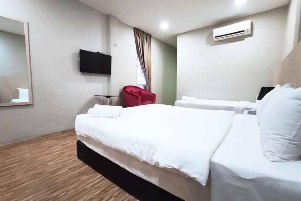 書桌、手提電腦工作空間、遮光窗簾/窗簾、熨斗/熨衫板