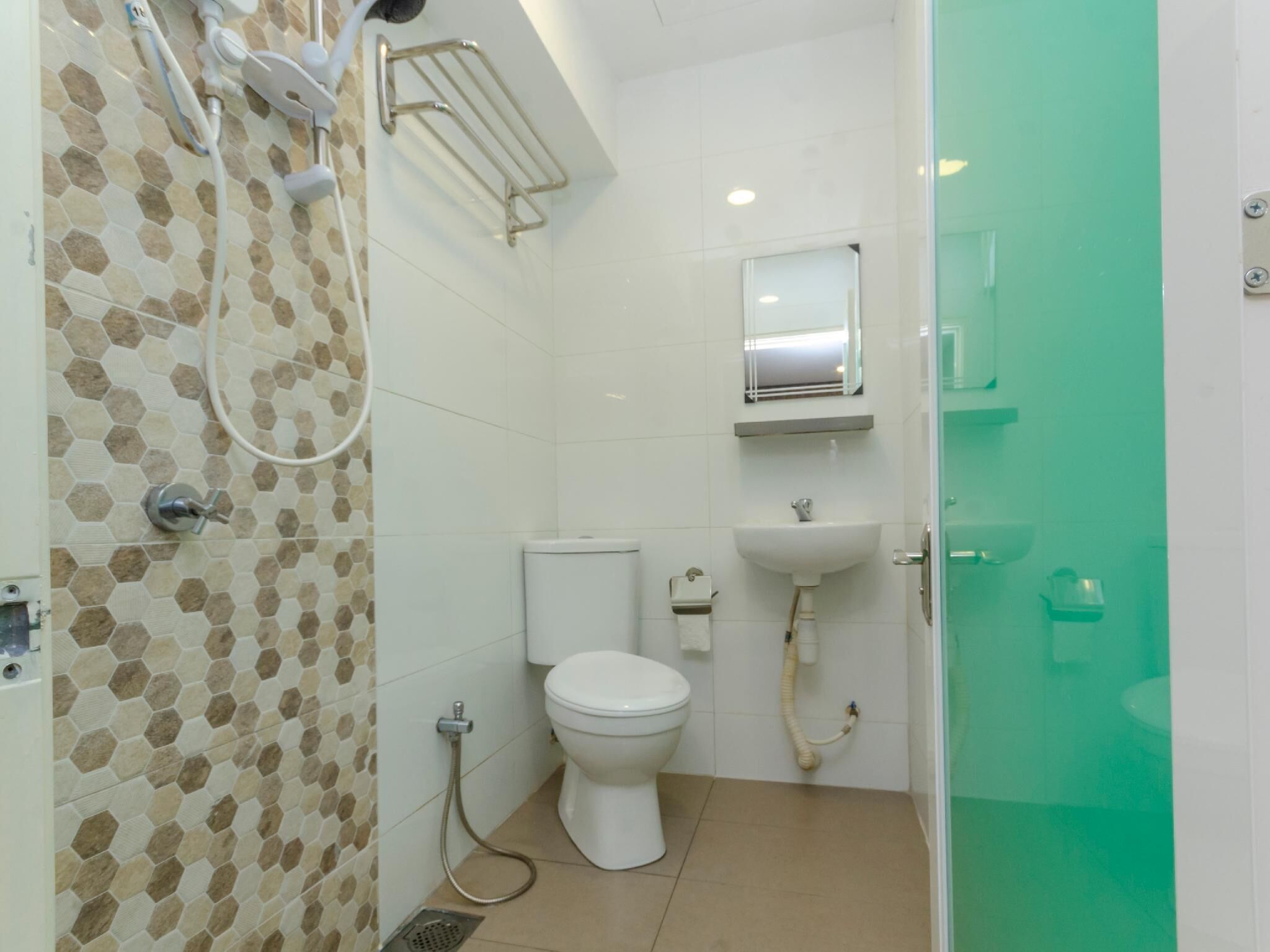 superior room, 1 queen bed | bathroom | shower, free toiletries, hair dryer, towels
