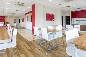 Restaurant - Travelodge Camberley Central (Camberley)