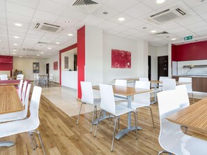 Dining - Travelodge Camberley Central (Camberley)