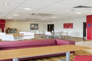 Dining - Travelodge Camberley Central (Camberley)