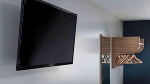 Unclassified image, 5 of 37, button - Travelodge Camberley Central (Camberley)