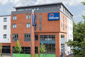 Exterior - Travelodge Camberley Central (Camberley)