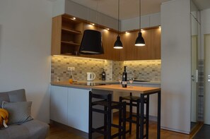 Réfrigérateur, micro-ondes, four, lave-vaisselle