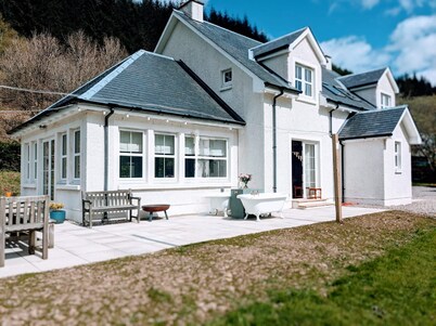 Feochan Bheag - sleeps 10 guests in 5 bedrooms
