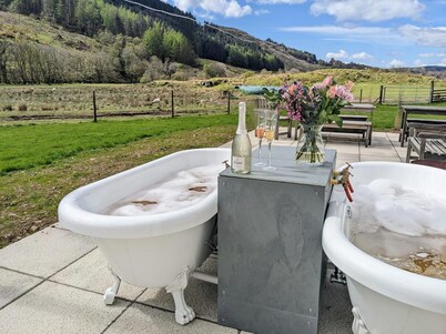 Feochan Bheag - sleeps 10 guests  in 5 bedrooms