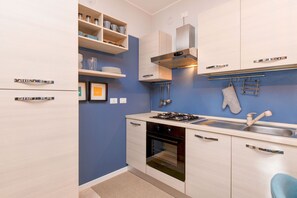 Frigorifero, microonde, forno, macchina per tè/caffè