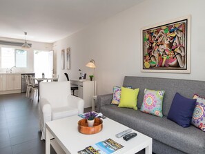 Living area - Bungalow Playa del Inglés BN04 by VillaGranCanaria (San Bartolomé de Tirajana)