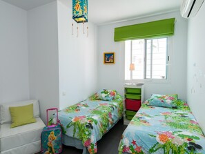 2 bedrooms, iron/ironing board, WiFi, bed sheets - Bungalow Playa del Inglés BN04 by VillaGranCanaria (San Bartolomé de Tirajana)