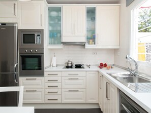 Kühlschrank, Mikrowelle, Geschirrspüler