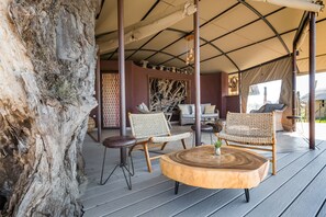 Outdoor banquet area - Serondela Lodge (Kabulabula Conservancy)