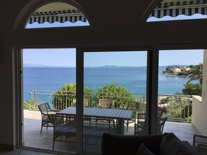 Interior - Beautiful villa with amazing swimming-pool, seafront (Okrug Gornji)