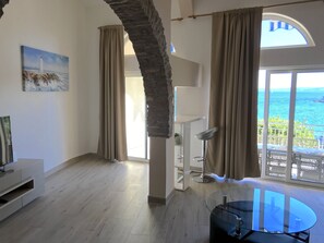 Interior - Beautiful villa with amazing swimming-pool, seafront (Okrug Gornji)