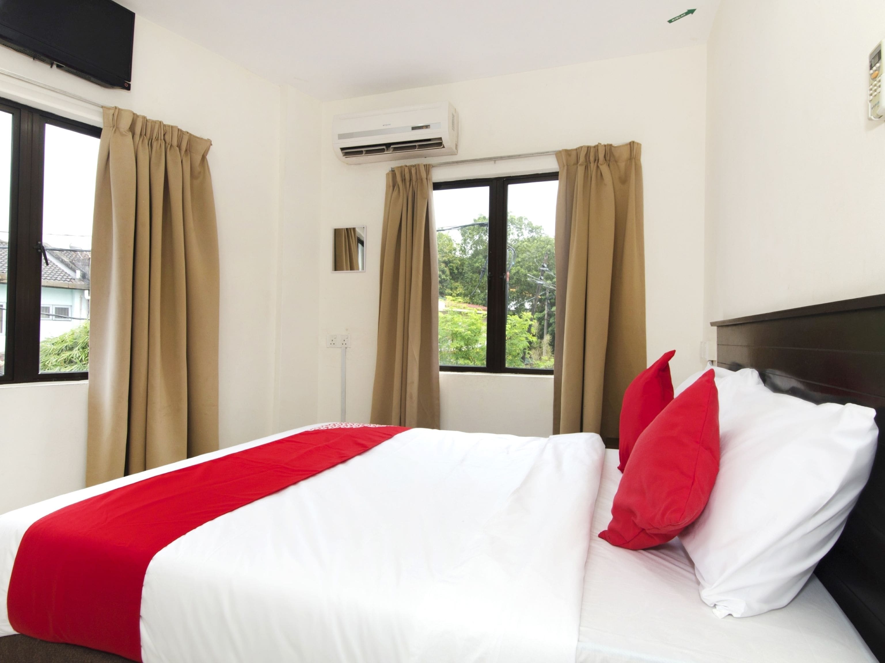 Free WiFi, bed sheets