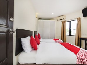Deluxe Triple Room | Free WiFi, bed sheets - Hotel O 91 @ Bukit Mewah (Kajang)
