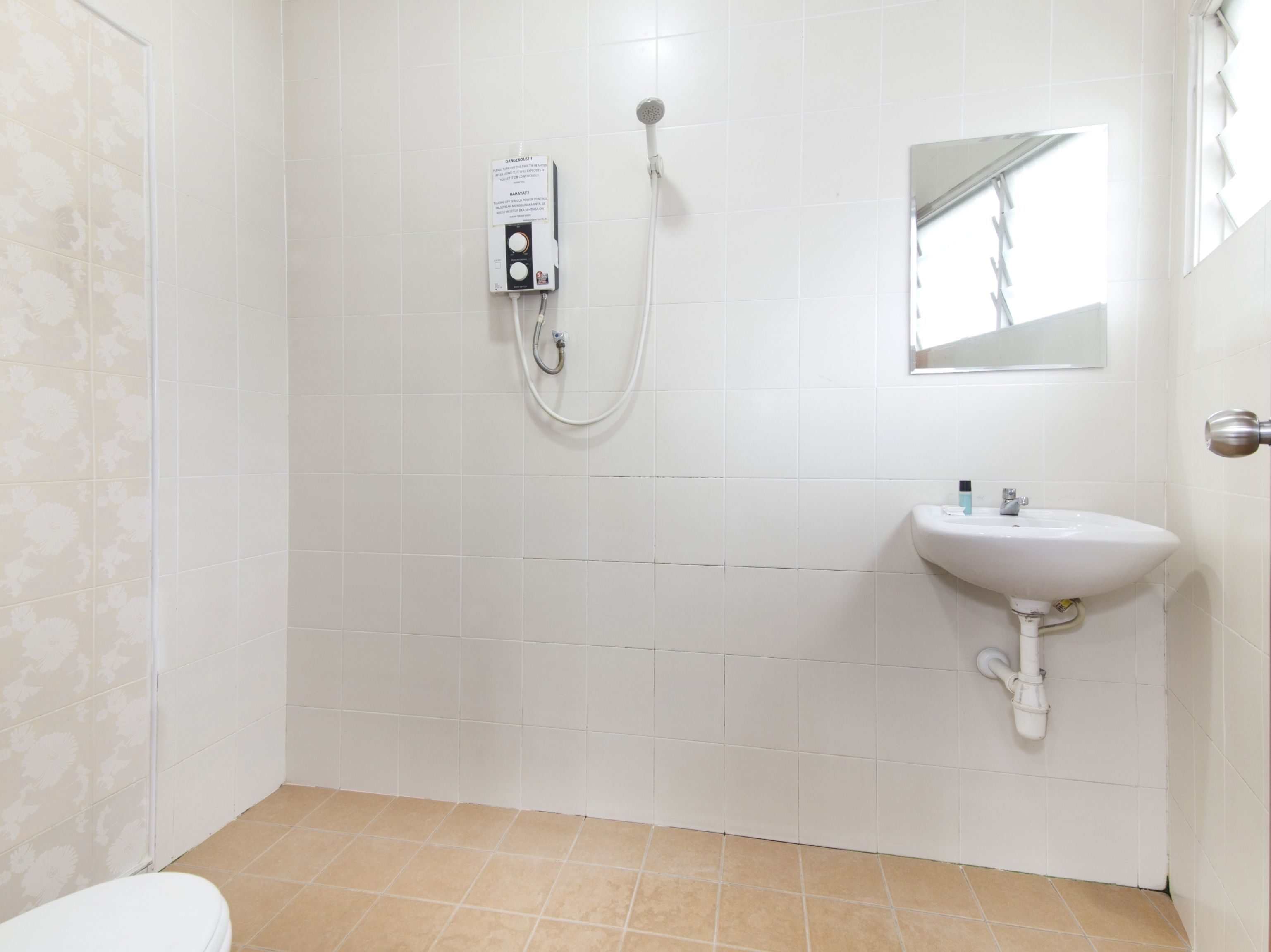 Deluxe Triple Room | Bathroom