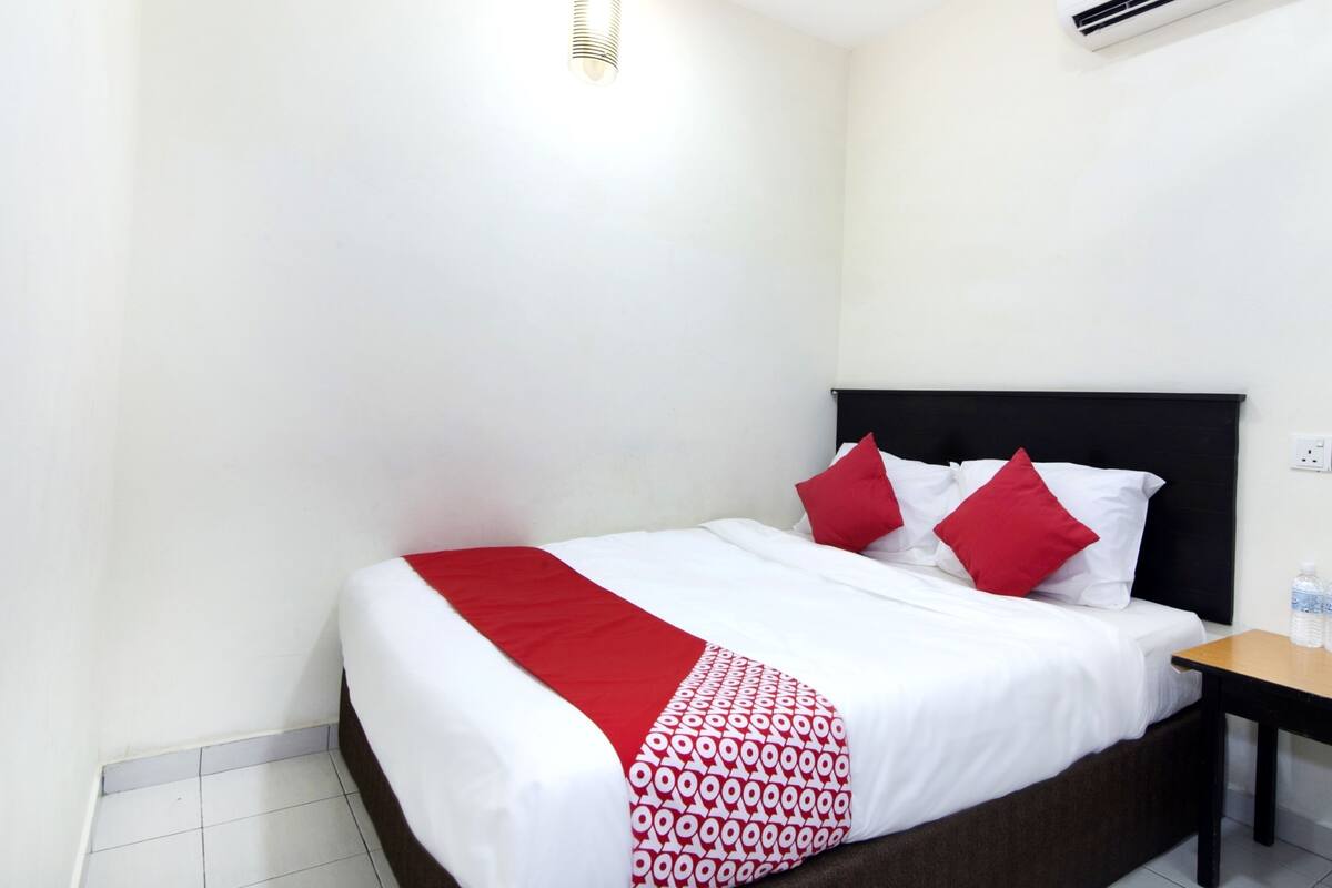 Standard Double Room, 1 Queen Bed | Desk, free WiFi, bed sheets