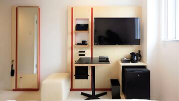 Blackout curtains, free WiFi