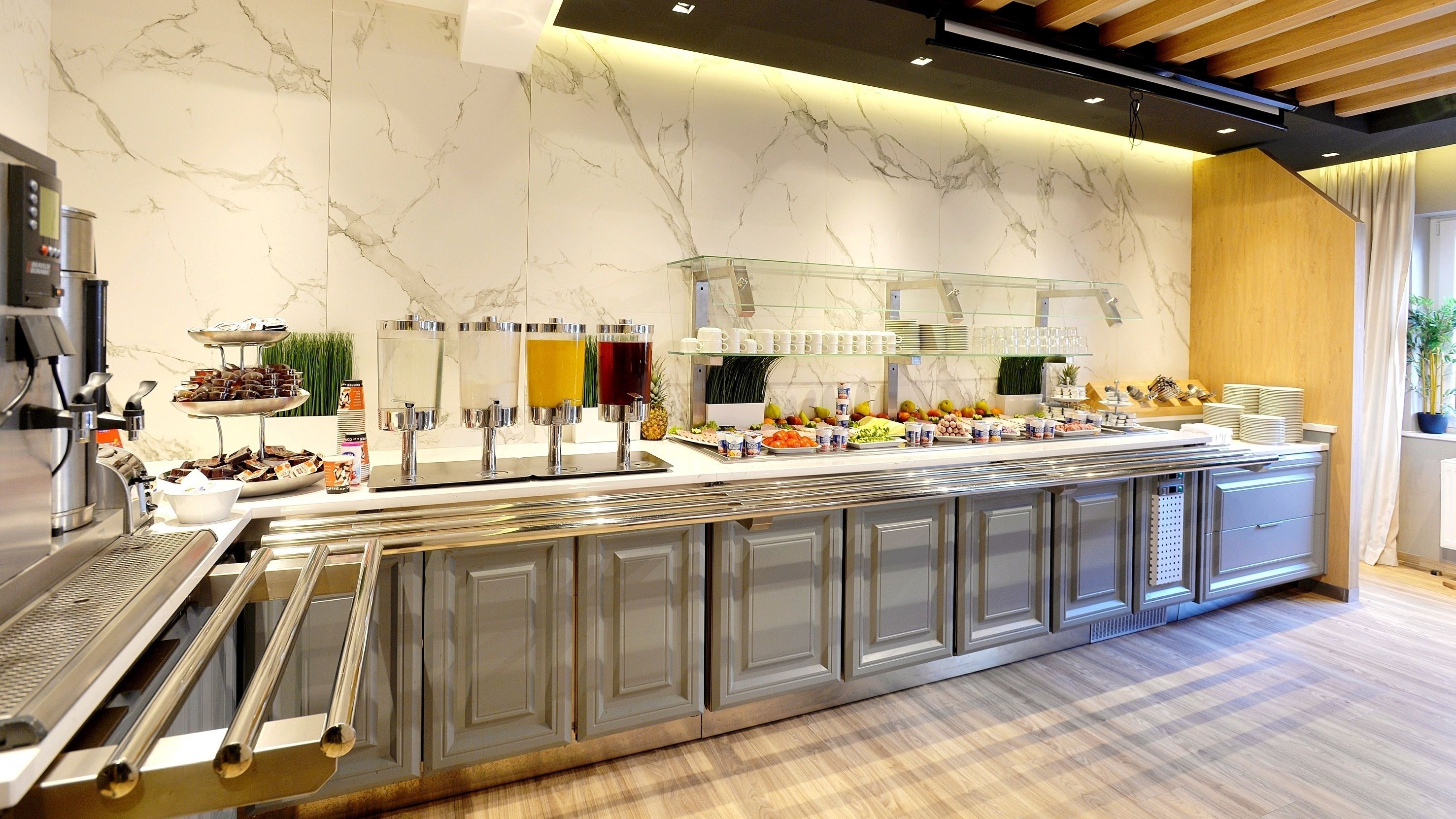 free daily self-service breakfast