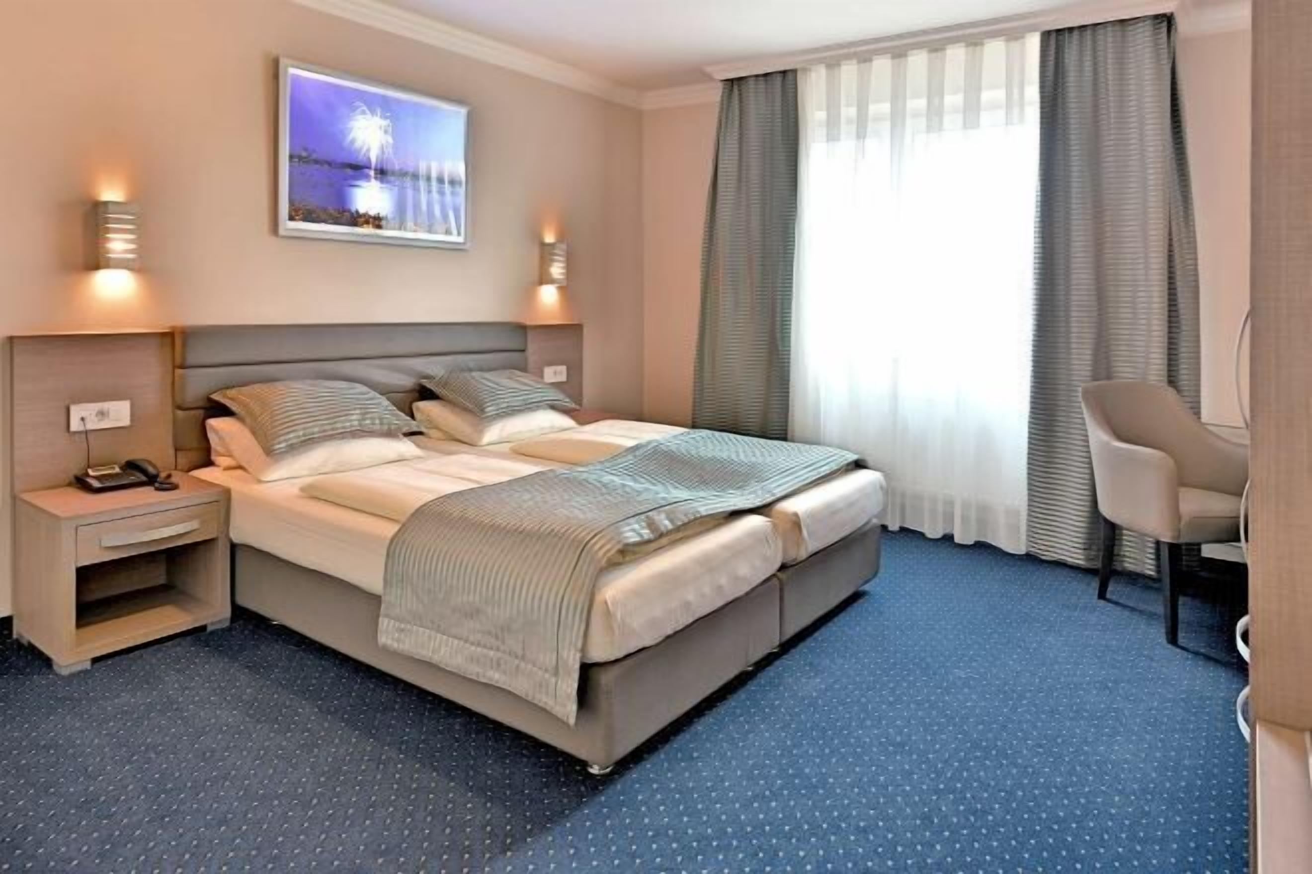 Hypo-allergenic bedding, in-room safe, desk, laptop workspace