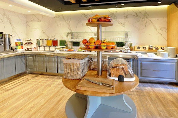 Free daily self-serve breakfast