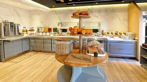 Desayuno autoservicio gratuito y diario