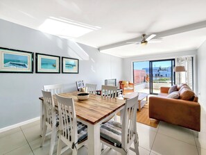 Appartement, 2 slaapkamers | 2 slaapkamers, luxe beddengoed, een strijkplank/strijkijzer