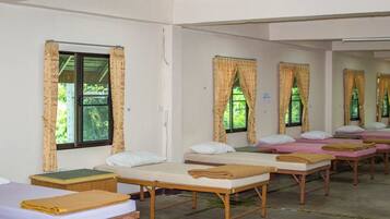 Mixed Dormitory with Shared Bathroom | In-room safe, free WiFi