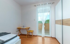 3 bedrooms, free WiFi, bed sheets