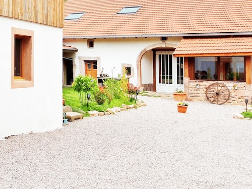 renovated farmhouse for groups and families in nature, dogs welcome, playground
